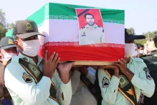 وداع با پیکر پاک شهید سرافراز ناجا ستوان&zwnj;سوم "صادق کریمی" در چابهار