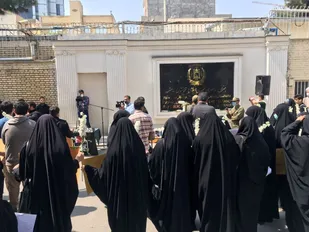 تجمع دانش آموزان و دانشجویان مشهد در محکومیت حملات تروریستی به مدارس کابل