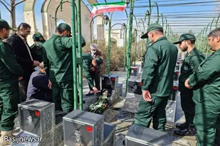 عطرافشانی مزار مطهر شهید &laquo; ابراهیمی&raquo; با حضور پرسنل گردان ۱۵۵ حضرت علی اصغر(ع) همدان