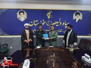 دیدار امیر عالی تختی فرمانده هوانیروز با فرمانده ناحیه مقاومت بسیج مسجدسلیمان به مناسبت روز پاسدار