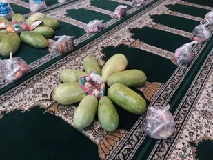 &nbsp;۱۱۰ بسته معیشتی به مناسبت شب یلدا در شهرستان آرادان توزیع شد