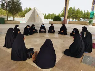 دختران نوجوان پایگاه نرگس با شهدا تجدید پیمان کردند