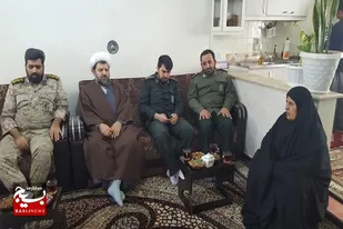 مسئول نمایندگی ولی&zwnj;فقیه در سپاه سردشت با خانواده شهید &laquo;خلیل شاعری&raquo; دیدار کرد