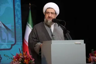 تجلیل از مفاخر کاری ارزشمند و ضروری است