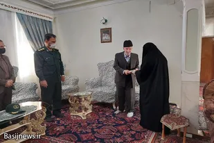 دیدار فرمانده سپاه ناحیه همدان با خانواده شهید یلفانی