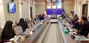 نشست هم&zwnj;اندیشی هنرمندان سینما و اصحاب فرهنگ با مسئولین کمیسیون فرهنگی مجلس/ هنرمندان هم تاثیرگذار هستند و هم تاثیرپذیر