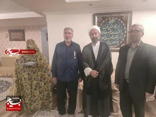 دیدار مسئولان تیپ۲۵ نیرو مخصوص با آزاده سرافراز علی اقراری