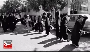 حرکت نمادین کاروان اسرای کربلا در شهر حکم‌آباد + فیلم