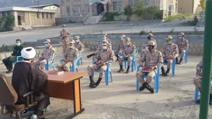 برگزاری کلاس قرآن و آموزش تصحیح نماز سربازان توسط حجت الاسلام احمدیان