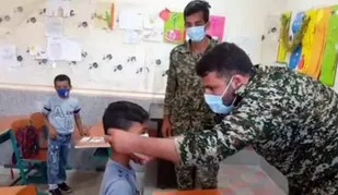 اهدای ۲۰۰۰ ماسک برای سلامت دانش آموزان روستاهای دشت آزادگان