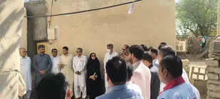دیدار مسئولان فنوج با خانواده شهید &laquo;پنجشنبه نصرتی&raquo; در نخستین روز هفته دفاع مقدس