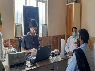 برپایی میز خدمت و ویزیت رایگان در باهوکلات چابهار