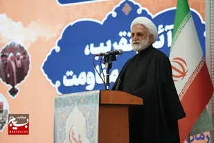 دشمن برای ایجاد اختلاف بین صفوف مختلف مردم و علما تلاش می کند