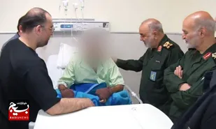 عیادت فرمانده سپاه از مجروحین حوادث اخیر لبنان در مشهد