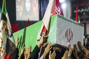 بدرقه شهید هوشنگ کاظمیان جزی بر دستان مردم شهیدپرور گز برخوار