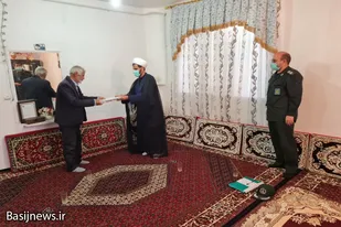 دیدار فرمانده سپاه قهاوند با خانواده شهدا