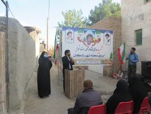نصب پلاک افتخار شهید والامقام محمدرضا نوا در محل درب منزل شهید