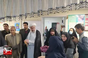 تجلیل جمعی از مسئولین ملایر از پرستاران