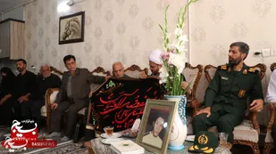 دیدار و عرض تسلیت فرمانده و جمعی از شورای فرماندهی لشکر ۱۴امام حسین علیه&zwnj;السلام با خانواده شهیدان مصطفی امینی و عبدالحسین شیخ کوپایی