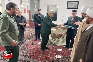 دیدار سردار فرجی با خانواده&zwnj; شهدای روستای فیض&zwnj;آباد فامنین