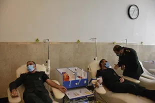 اهدا خون سردار ملک شاهکوهی و جمعی از معاونین سپاه استان
