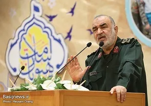 سپاه و بسیج برای مقابله با بیماری کرونا در کنار مردم و کادر درمان بوده است
