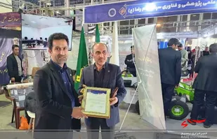 تجلیل از معاون علمی سپاه امام رضا علیه السلام در نمایشگاه هفته پژوهش