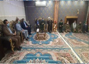 دیدار امام جمعه،فرمانده سپاه،معاون فرماندار،رئیس بنیاد شهید و شهردار با خانواده شهید جعفرعلی جعفری