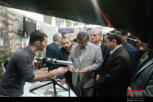 بازدید مسئولان از غرفه بسیج سازندگی همدان در نمایشگاه دستاوردهای انقلاب اسلامی