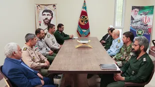 دیدار فرمانده و جمعی از پاسداران سپاه الغدیر با جمعی از دلاورمندان ارتش جمهوری اسلامی در یزد