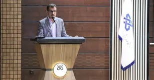 دانشجو بایستی به دنبال کسب علم، معرفت و مهارت باشد