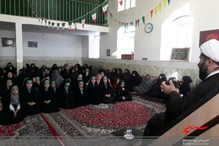 نشست بصیرتی حوزه مقاومت الزهرا(س) قروه برگزار شد