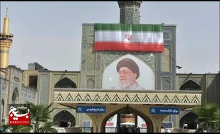 نصب چهار دیوارنگاره به مناسبت آئین تدفین رهبر شهید در حرم رضوی