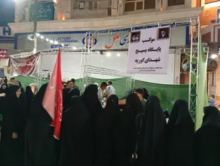 گرمای نان عربی در خدمت غیرت؛ موکب شعیبیه میزبان مدافعان انقلاب