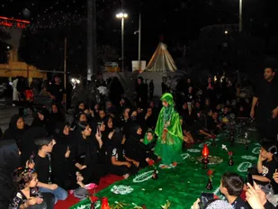 مجمع بزرگ بانوان ودختران در صحن مسجد جامع خرمشهر&nbsp;