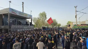 عزاداری روز عاشورا در بهشت زهرای اندیمشک