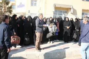 دانش آموزان فریدنی با حضور در گلستان شهداء داران با شهدا تجدید میثاق کردند تا در سفر راهیان نور یار و همراهشان  باشند