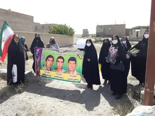 نواختن زنگ ایثار و مقاومت