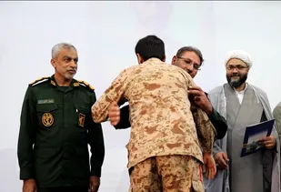 تجلیل از سربازان نمونه در سپاه امام سجاد (ع) استان هرمزگان همزمان با هفته دفاع مقدس