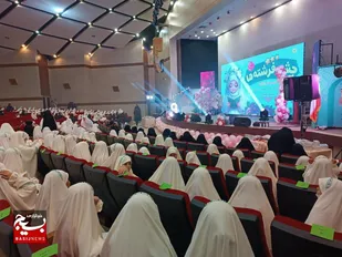 هم اکنون/ مراسم جشن تکلیف مدارس امام حسین(ع) در مشهدمقدس