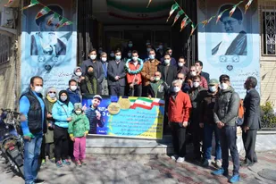 دست های مهربانی بسیج ورزشکاران، در فجر انقلاب، شادی آفرین شد