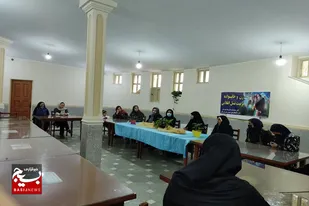 نشست &laquo;زن و خانواده، تربیت نسل انقلابی&raquo; در شهرستان ملایر برگزار شد
