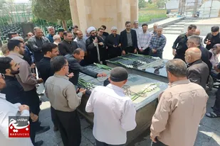 عطرافشانی مزار شهدای همدان توسط امام جمعه و اعضای ستاد نماز جمعه فامنین
