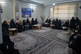 برگزاری یادواره خانگی شهدا با یادبود شهدای احسانی در سرخه