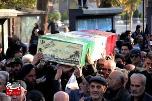 آرام می&zwnj;روند روی شانه شهر