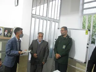 تجلیل ازمدیران و فرماندهان برتر واحدهای بسیج دانش آموزی نایین