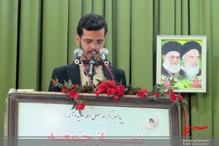 برخی به هشتگ و ترقه دلخوش کرده اند، غافل از اینکه این انقلاب حاصل خون ۲۵۰ هزار شهید است