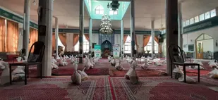 ۱۵۰ بسته معیشتی همزمان با ولادت امام رضا(ع)در بين نيازمندان سلطانيه اي توزيع شد