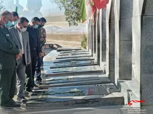 گلباران مزار شهدای روستاهای غیاث آباد و کودزر فراهان با حضور فرمانده سپاه روح الله استان مرکزی+عکس