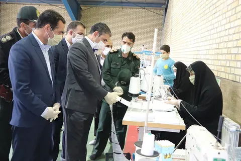 بازدید استاندار مرکزی از کارگاه تولید ماسک شهید حاج قاسم سلیمانی در شازند